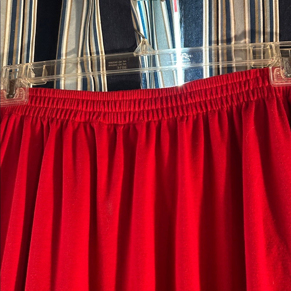 Essential elements Skirt- Vibrant Red button front. - Picture 3 of 5